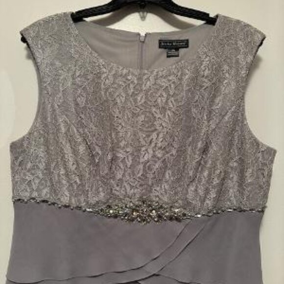 Gorgeous Silver 16W semi-formal evening/party dress - Picture 2 of 5